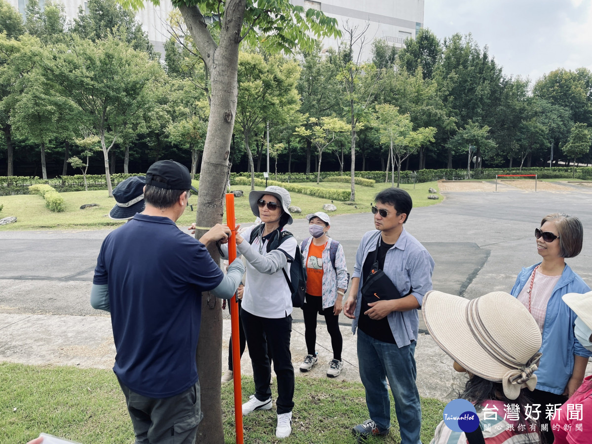 桃園市環保局於於龜山柴油車排煙檢測站推出全新的環境教育課程「移碳究淨」。