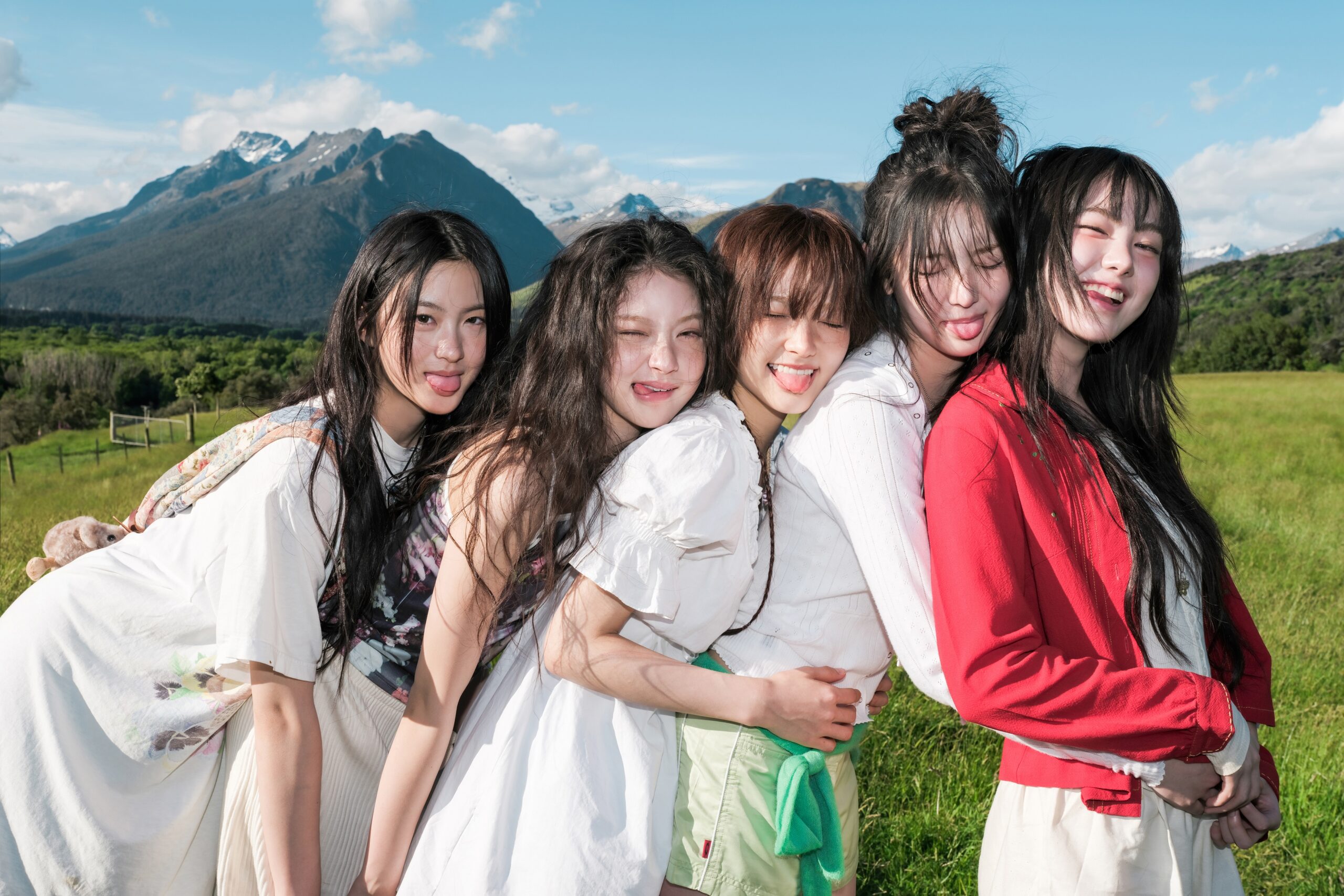 K-POP Z世代五人女團KiiiKiii挾 密謀來台大啖鳳梨酥跟奶茶