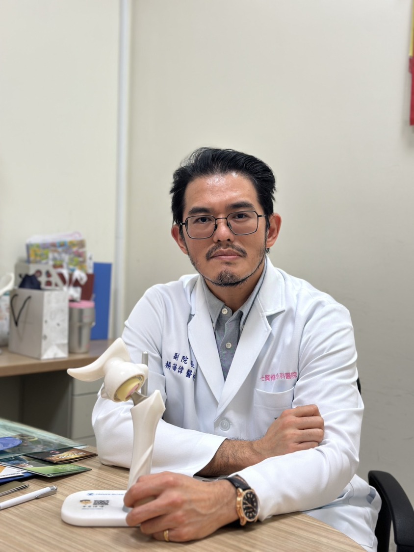 正前開人工髖關節手術突破500例 七賢脊椎外科楊華偉醫師累積七年臨床實績,造福髖關節病患