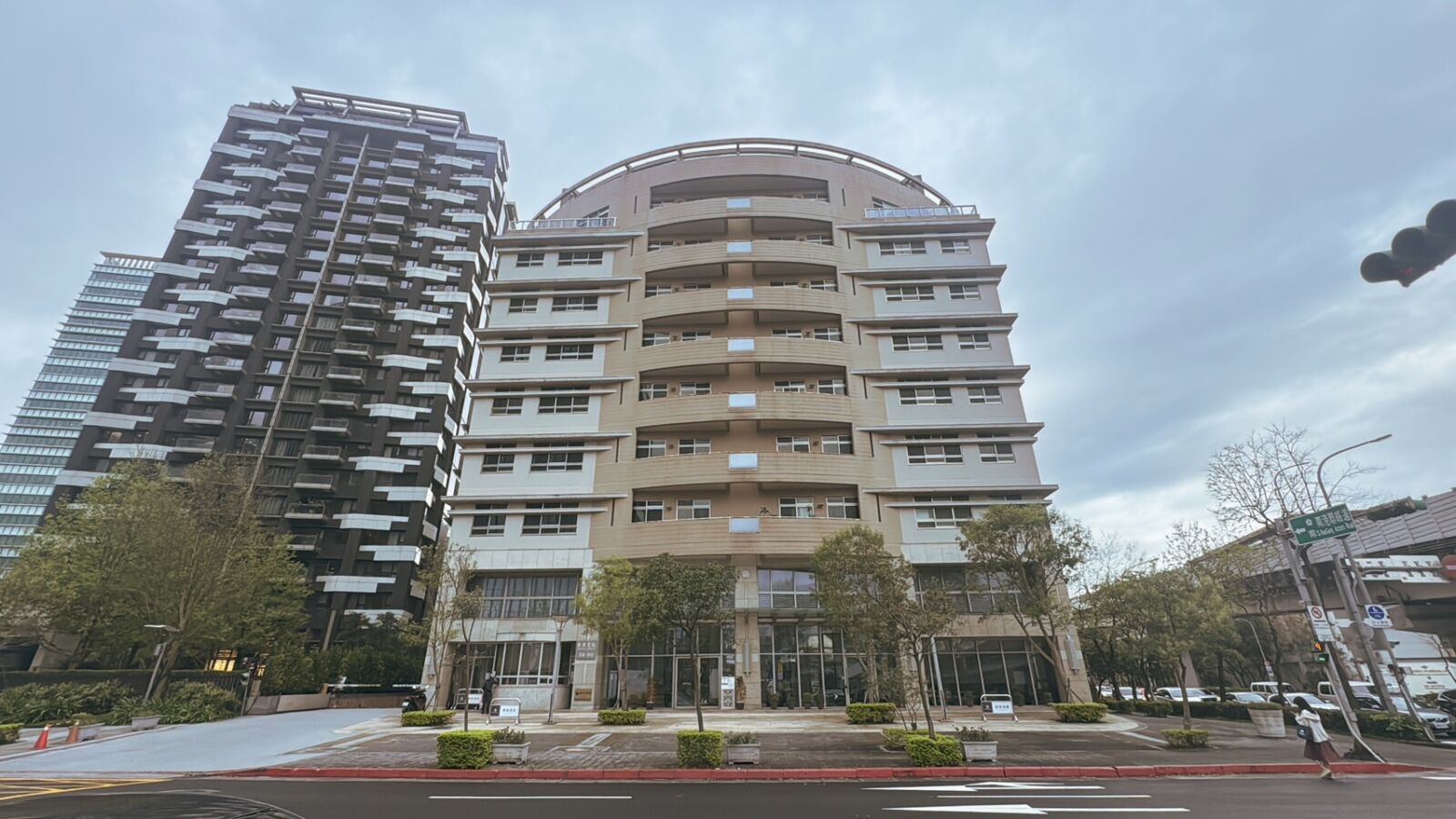 南港LaLaport開幕帶動房價 東方麗池、首泰大方、元利世紀匯成市場焦點 252 CNEWS195250328a01
