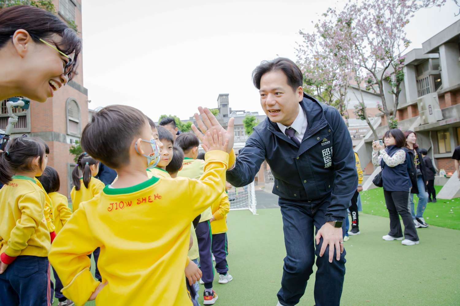 兌現高虹安承諾!舊社國小「追風廣場」大翻新 邱臣遠:沒有操場也能奔跑 222 兌現高虹安承諾!舊社國小「追風廣場」大翻新 邱臣遠:沒有操場也能奔跑 221
