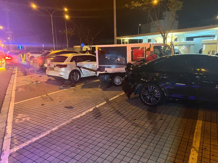 楊梅休息站又傳車禍 他擦撞6車受傷送醫 61 896305 0