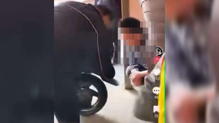 【有片】又是你?驗車要求民眾手握排氣管 阿伯因1事也被他刁難 92 g5f5wed