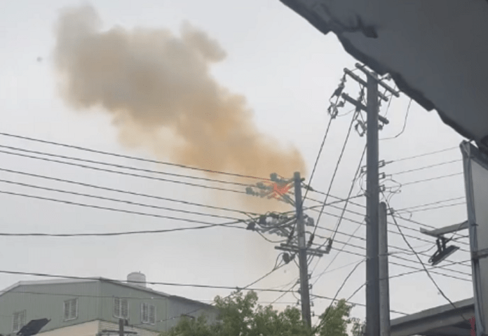 八德2143戶停電 電線桿竄火煙畫面曝 66 sffwfgdqa