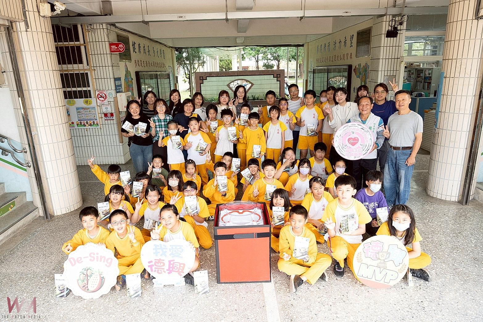 放下3C玩起真人對戰遊戲兒童節前夕校友贈送德興國小學童戰鬥陀螺