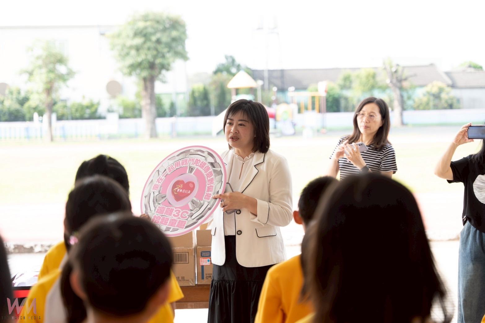 放下3C玩起真人對戰遊戲兒童節前夕校友贈送德興國小學童戰鬥陀螺 - https://www.watchmedia01.com