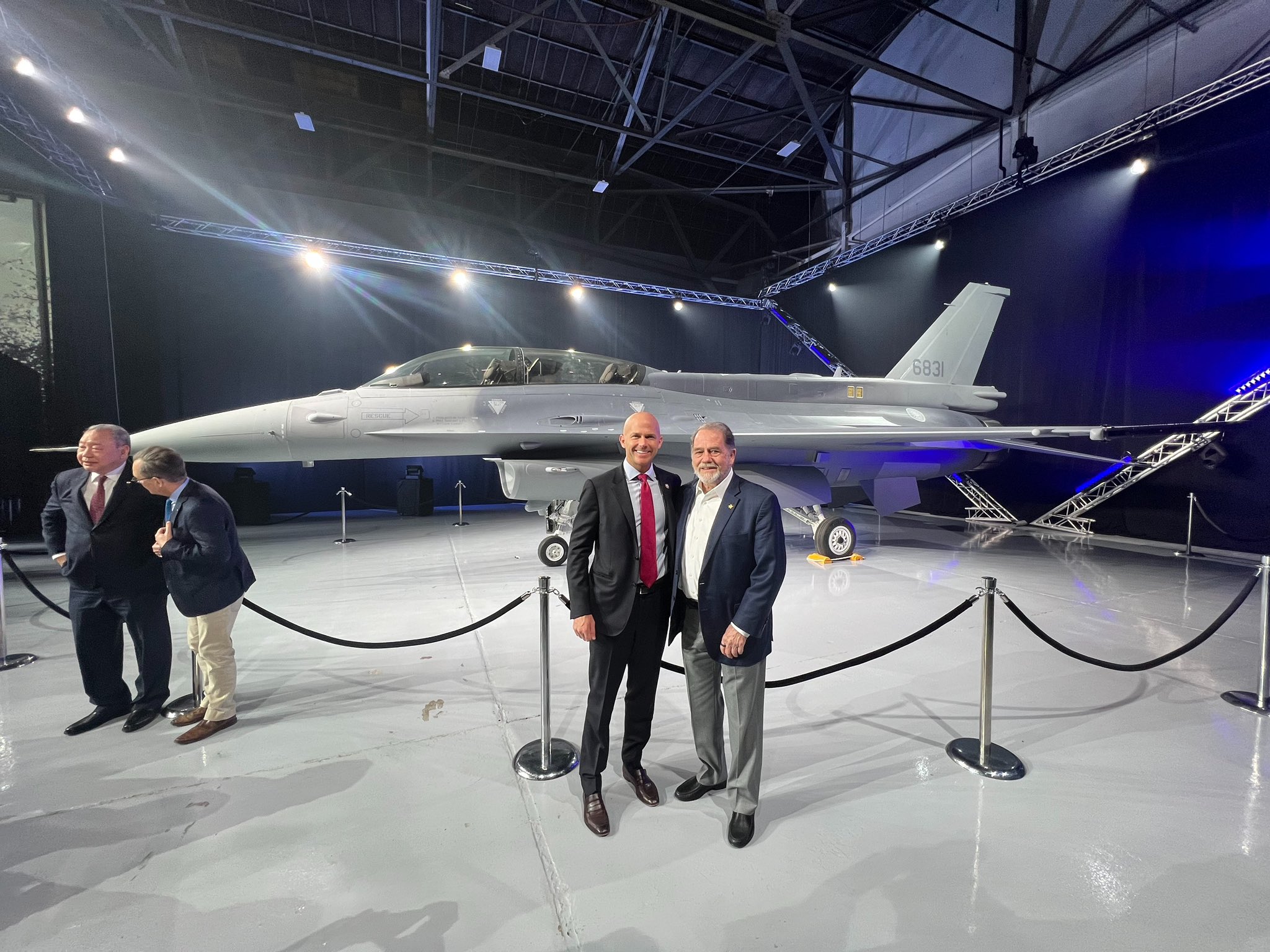國軍採購66架F-16 BLK70型戰機首架機交機，美東時間28日舉行交機出廠典禮。翻攝X平台@RepTimmons