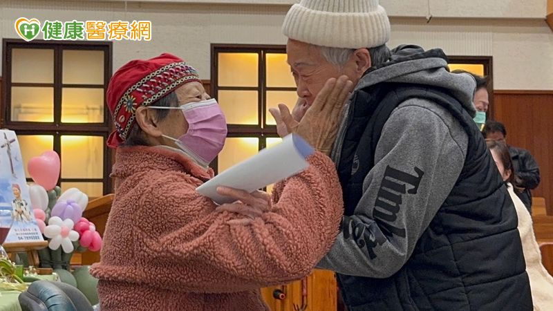 讓愛沒有遺憾！　她抗癌25年用「生前告別式」跟家人說再見
