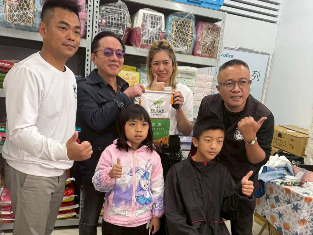▲「彰化人大小事」 與 「和美幫幫」 攜手主辦兒童節歡樂公益活動，現場還有安排義剪服務。（記者林明佑翻攝）