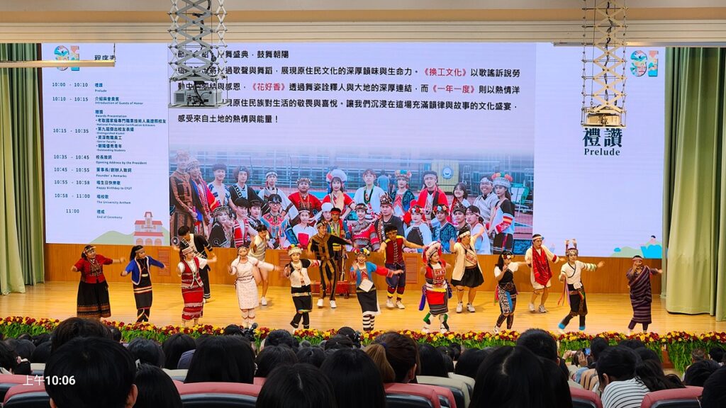 慶典由原住民族學生以「原舞盛典,鼓舞朝陽」為主題,以三首曲目舞蹈展現豐收的喜悅。(圖/陳惠玲攝影)