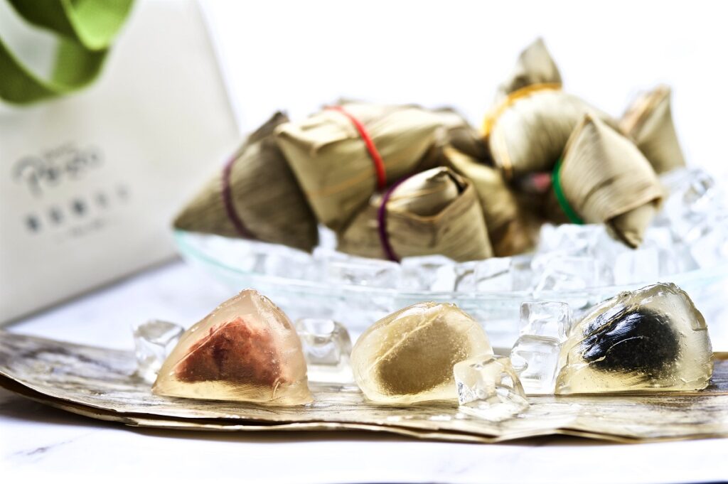 「冰粽星樂園．甜心禮袋」內含5種口味、各2顆，共10入，售價699元，附贈品牌保冷袋，春夏野餐聚會首選。（圖／神旺普諾麵包坊提供）