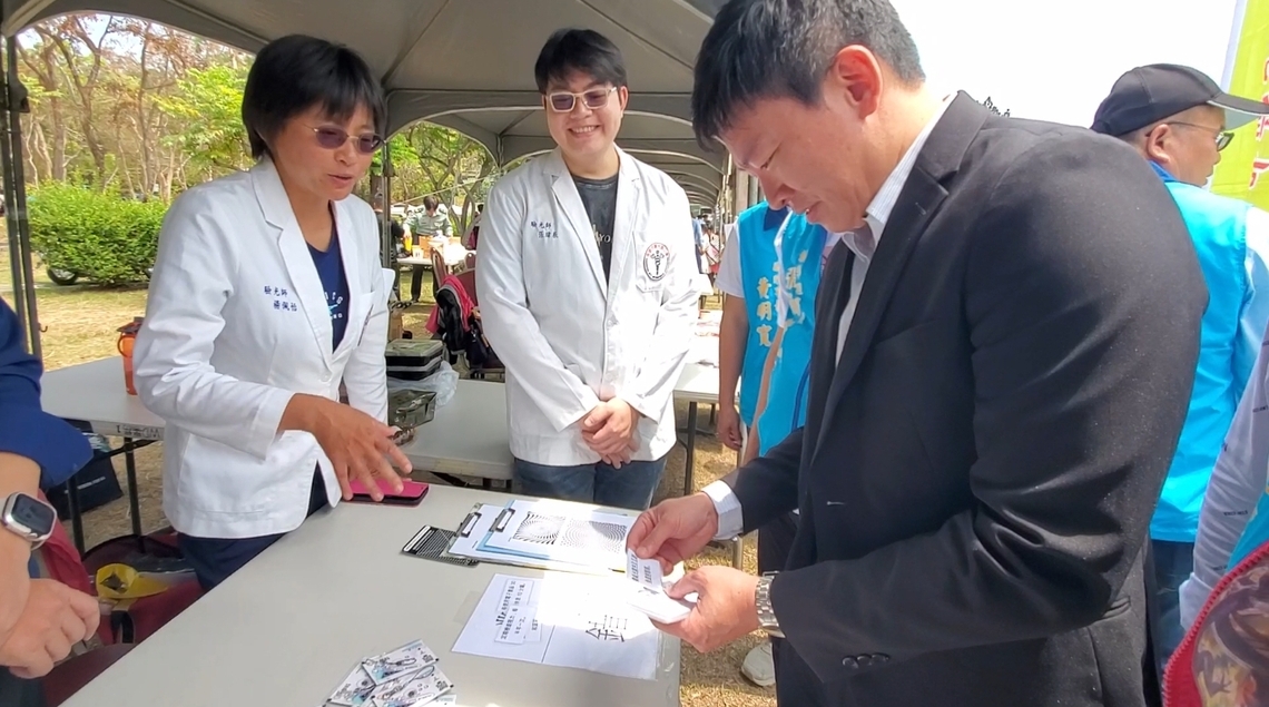 教育局長吳立森參與家長會長協會澄清湖寫生湧兩千人 山人海 人間三月天親子藝起來