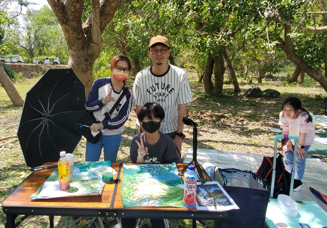 這個家長超用心,還在兒子畫畫的同時,架設即時錄音,用心全紀錄,讓協會幹部群都好感謝!
