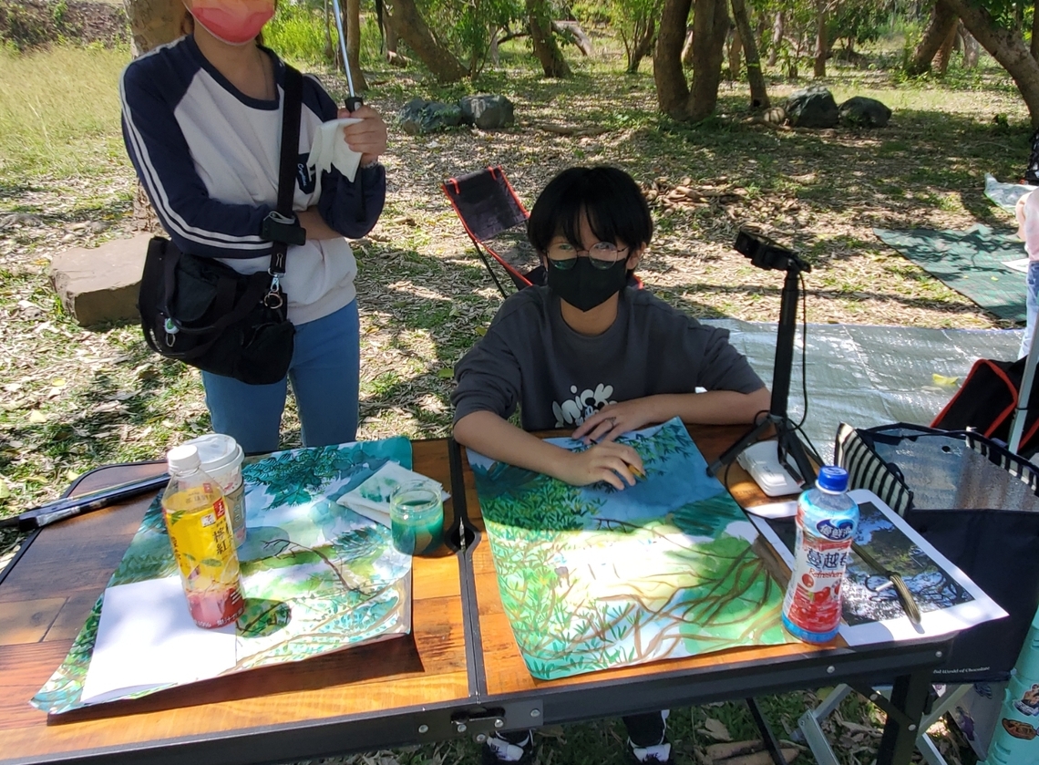 這個家長超用心,還在兒子畫畫的同時,架設即時錄音,用心全紀錄,讓協會幹部群都好感謝!