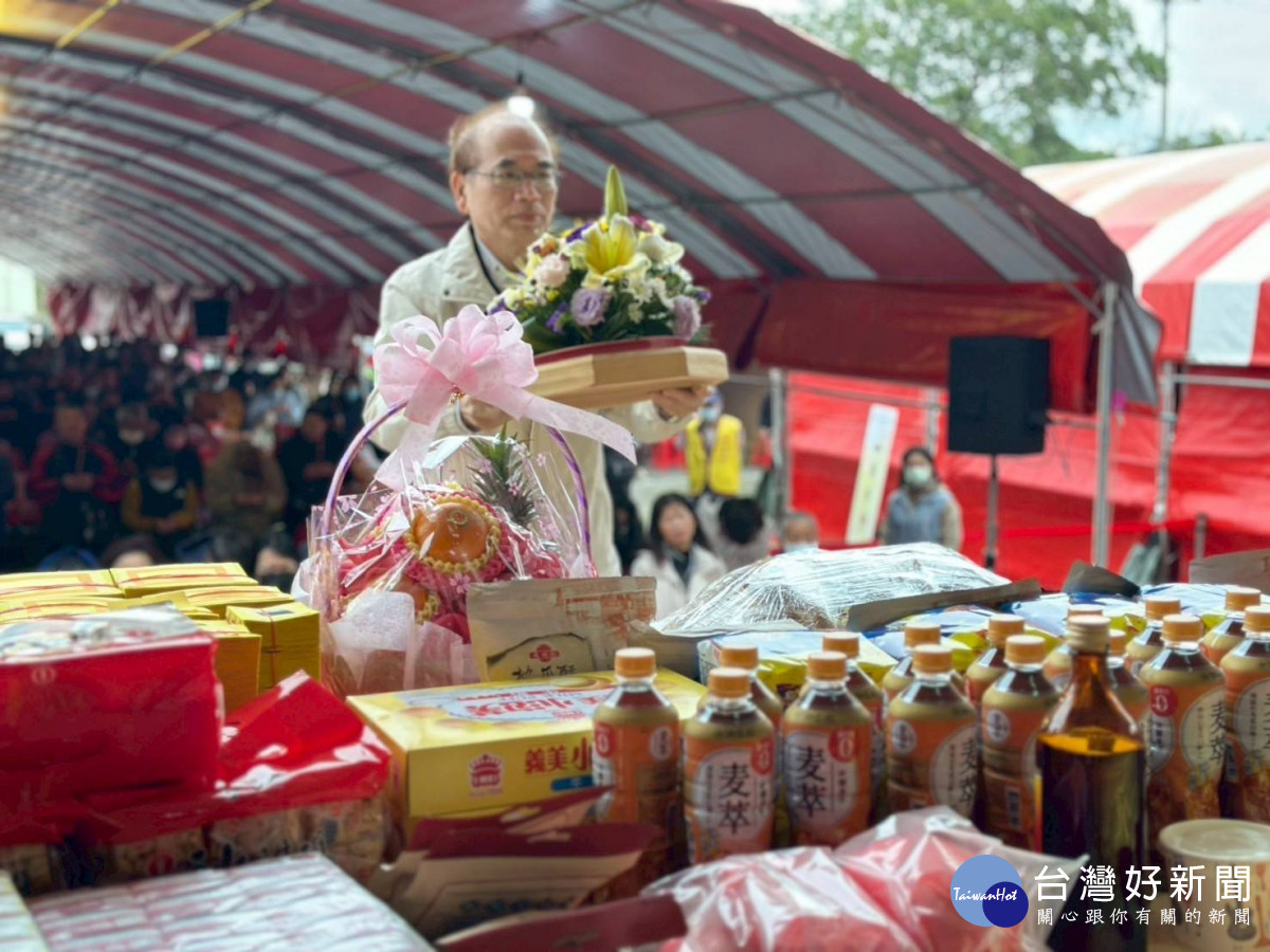 八德生命紀念館、大安公墓春祭大典，市府及地方仕紳齊聚追思先人。