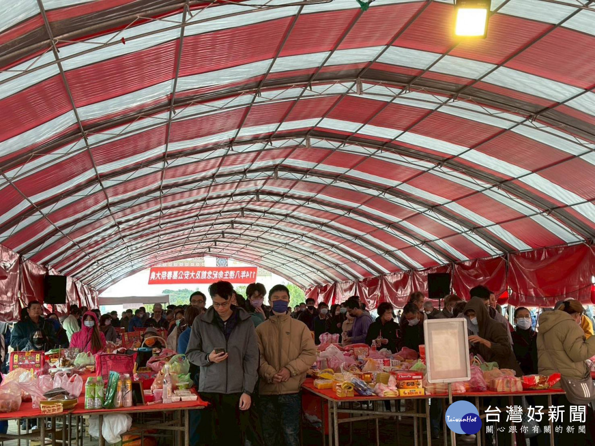 <br /><br /> 八德生命紀念館、大安公墓春祭大典,市府及地方仕紳齊聚追思先人。<br /><br /> <br /><br />