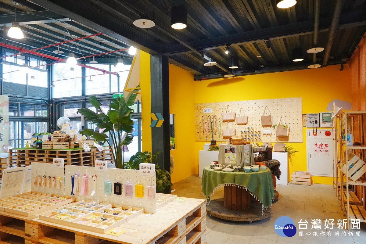 不少在地文創商品都很精緻。（小山選物營運團隊提供）<br /><br /> <br /><br /> 
