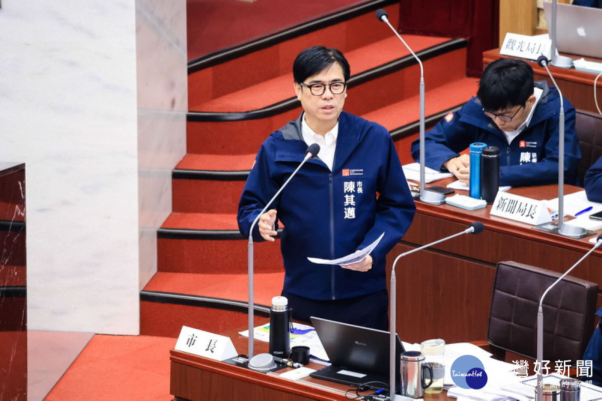 ▲議員質詢提到高雄第二國際機場選址南星計畫的可行性，陳其邁提出說明。