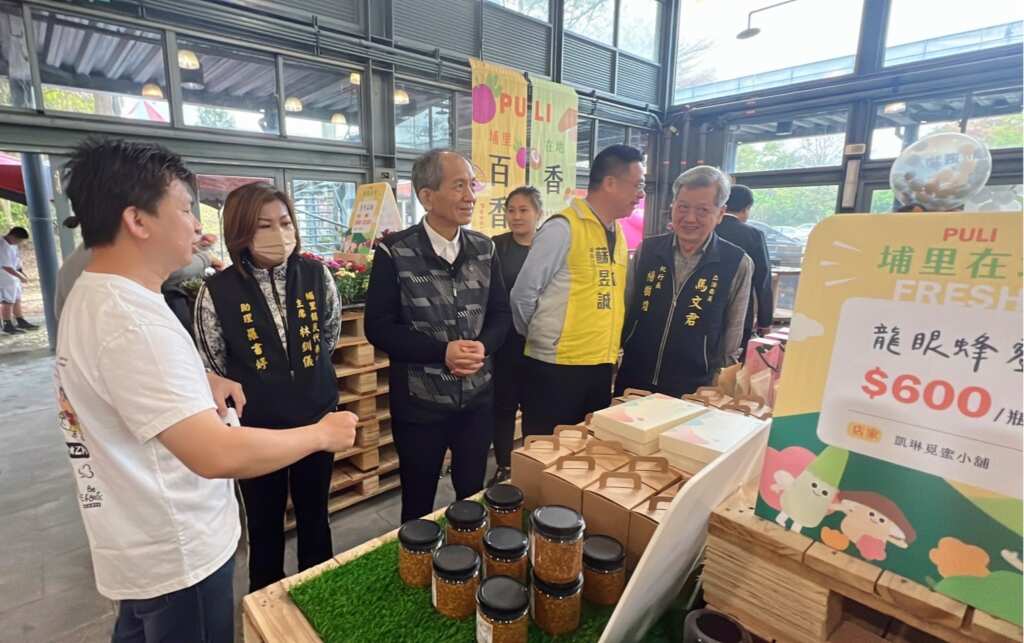 ▲南投在地農產館館內提供種類多元的農特產品。（記者蘇彩娥攝）