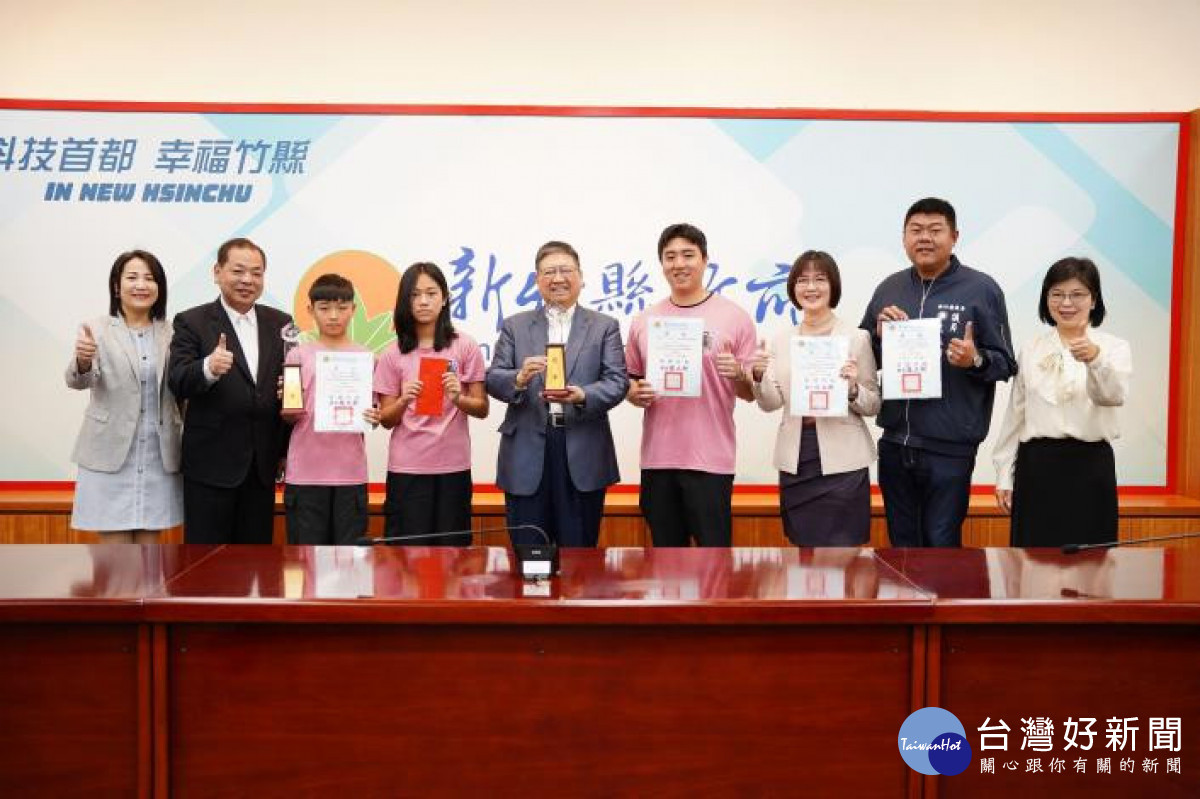 北埔國小卡巴迪校隊勇奪兩金一銅成績，獲縣長楊文科表揚。