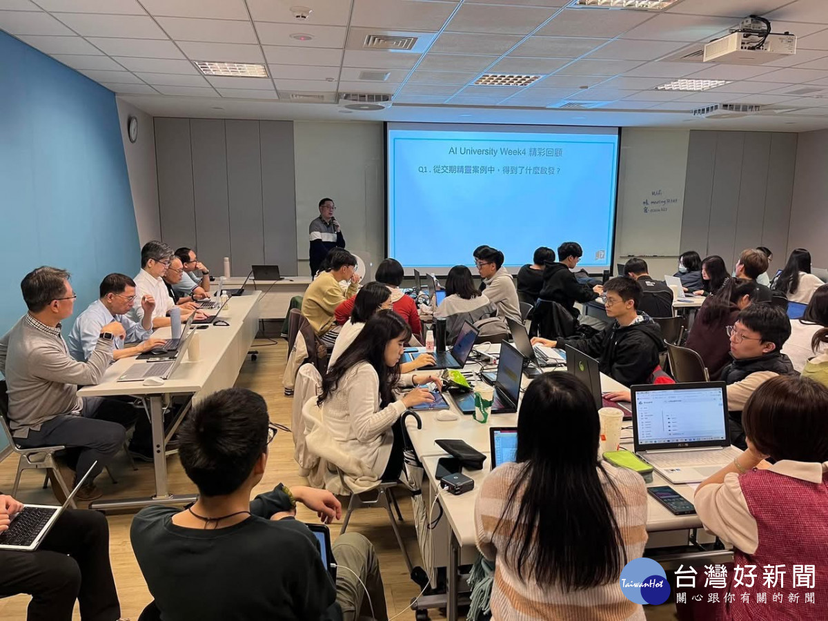 中原大學執行「桃園AI University產學共創計畫」,由企業提供痛點命題,並與學生共創解題。