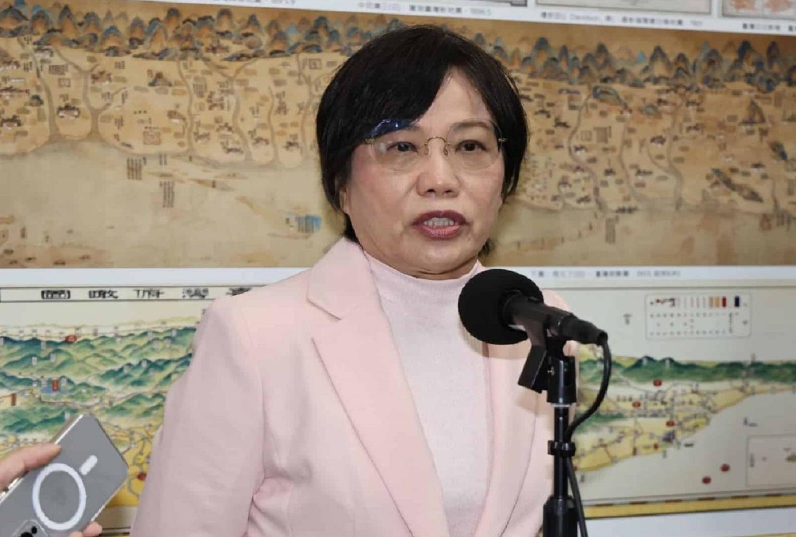 對於兩位中配今限期離境的進度,內政部長劉世芳31日受訪表示,據掌握消息,其中一人離境有變數。資料照片/林啟弘攝