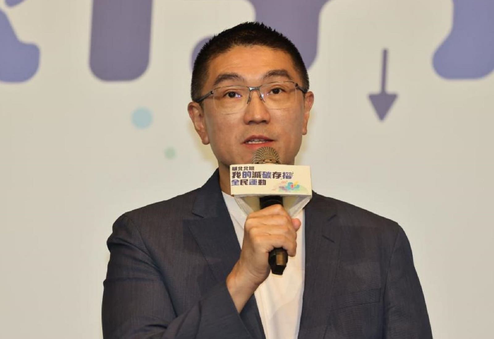 基隆市長謝國樑對於大罷免民調出現兩極,受訪回應表示,這代表民眾希望社會穩定。資料照片/林啟弘攝