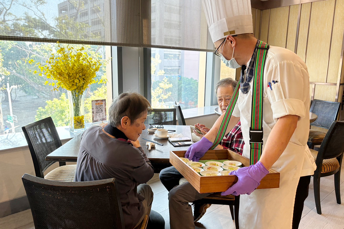 ▲「港都茶樓」精心設計的港式早茶菜單，還包含多款叉燒腸粉、珍珠丸、招牌燒賣等。（圖/高雄翰品酒店提供）