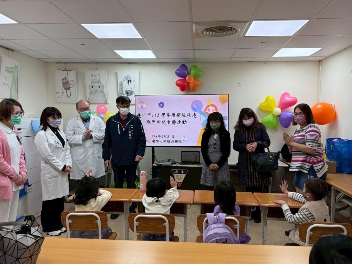 ▲溫馨兒童節!暖心送愛陪伴住院學生讀繪本做娃娃。(圖/中市府提供)