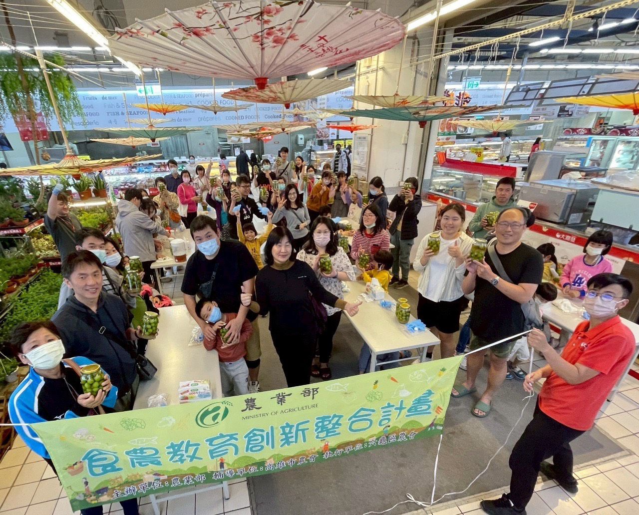 迎接梅好春日 高雄農業局攜手量販店推有機青梅