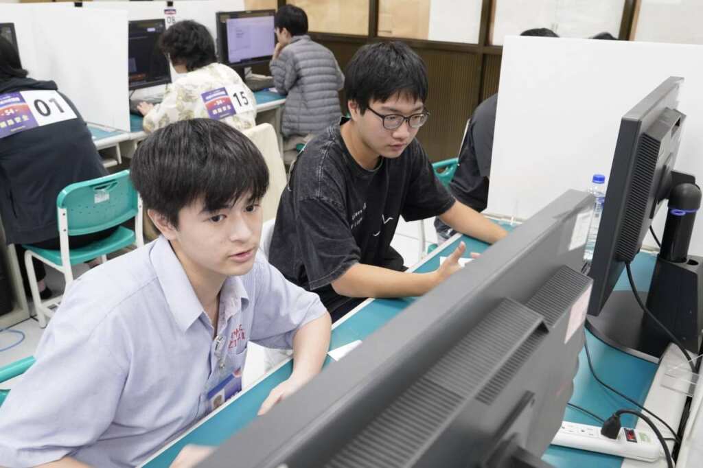 ▲中彰投分署培訓選手林逸凡與范揚健聯手奪下網路安全職類銀牌。（中彰投分署提供）