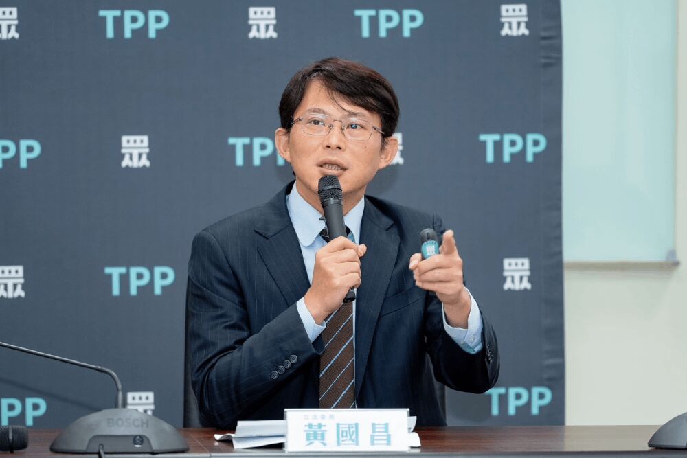 鍾文智潛逃爆黑箱 黃國昌質疑誰在掩護重犯 246 照片來源:民眾黨團