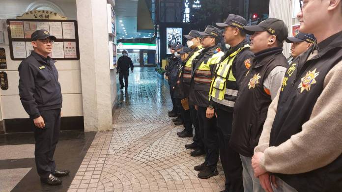 桃警連日強力臨檢除暴掃黑 盤查中意外查獲應收監女子 61 2111895 0