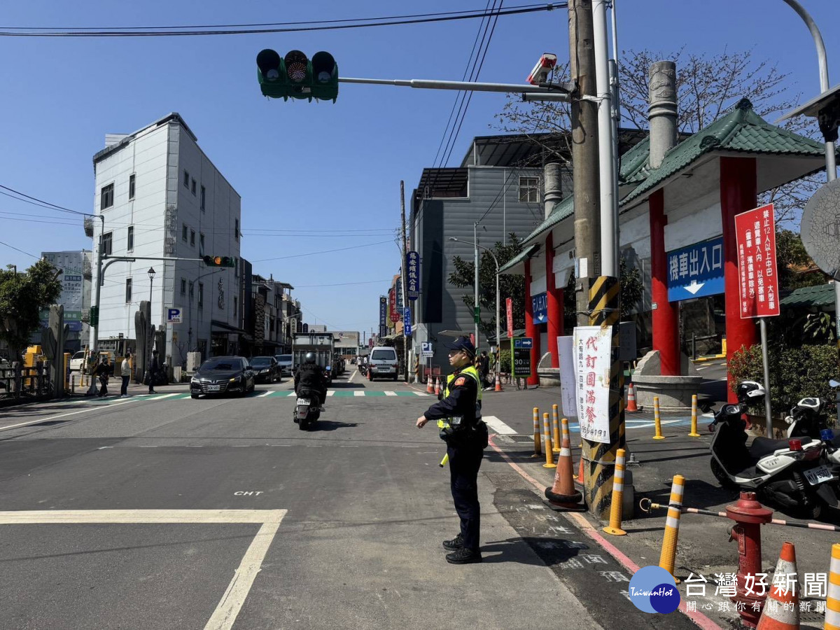 桃園市政府警察局呼籲請民眾避開壅塞路段、提早規劃行程,並配合警方管制疏導。