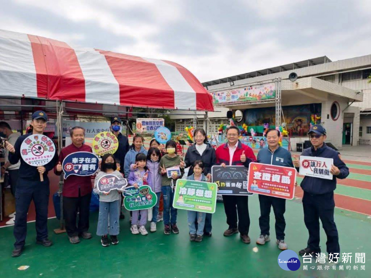 雲林縣政府在麥寮國小舉辦「兒童節慶祝活動-雲林童樂會」，臺西分局派員執行交管，也進行交通安全及識詐宣導／警方提供