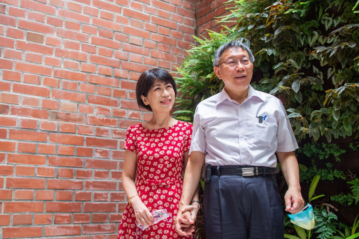 台灣民眾黨前創黨黨主席柯文哲（右）與其妻陳佩琪（左）。（圖／資料照片，圖源：翻攝自陳佩琪Facebook）