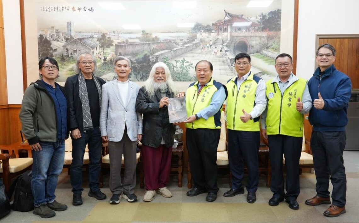 木雕藝術家康木祥等一行人拜會陳光復 盼以藝術連結地方文化