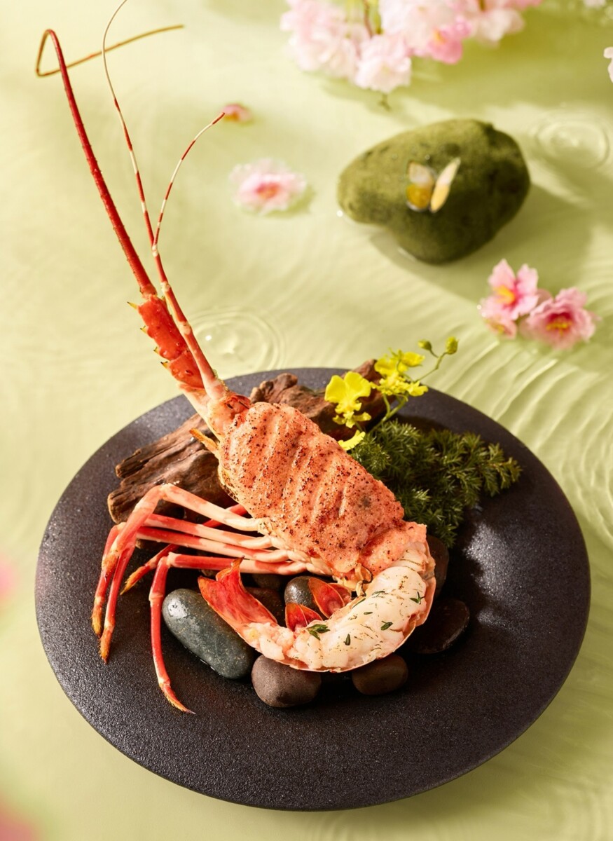 4月底前，前往全台「藝奇 日本料理」出示活動畫面並消費2客980元（含）以上套餐，就招待市價688元的「炙燒明太子龍蝦」1份。
