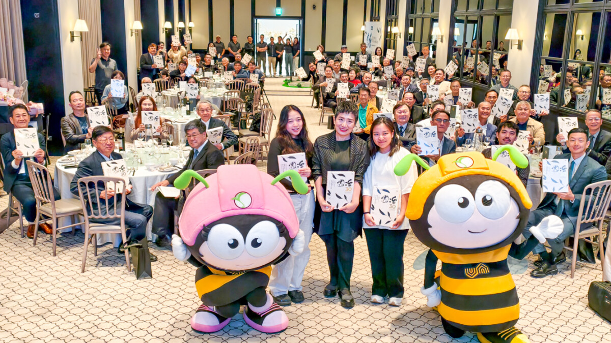 ▲高雄市建築經營協會今天舉辦《園冶30》新書發表會，該書記錄前輩們以「愚人」精神創辦此獎的歷程，並宣布第31屆評選正式啟動。（圖/記者黃淑貞攝）