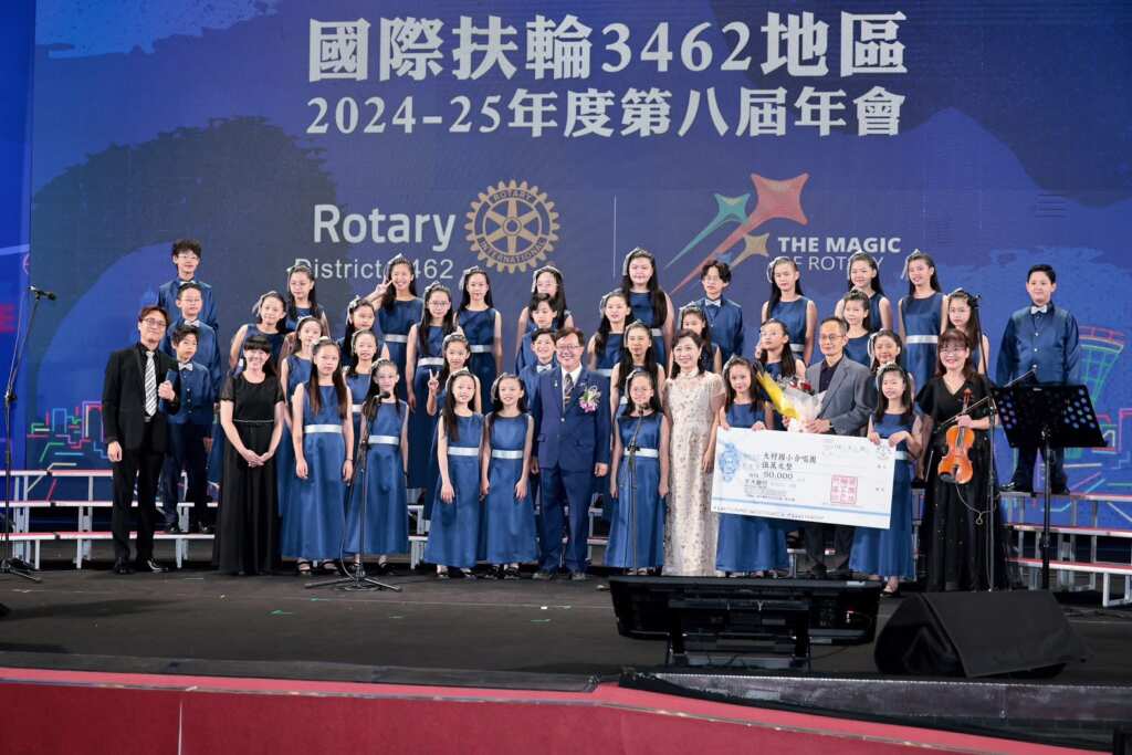 ▲扶輪社一向重視青少年服務，在這個重要的年度活動裡當然也少不了青少年的共同參與，有驚艷維也納的大村國小合唱團，可謂豐富多元。（記者林明佑翻攝）