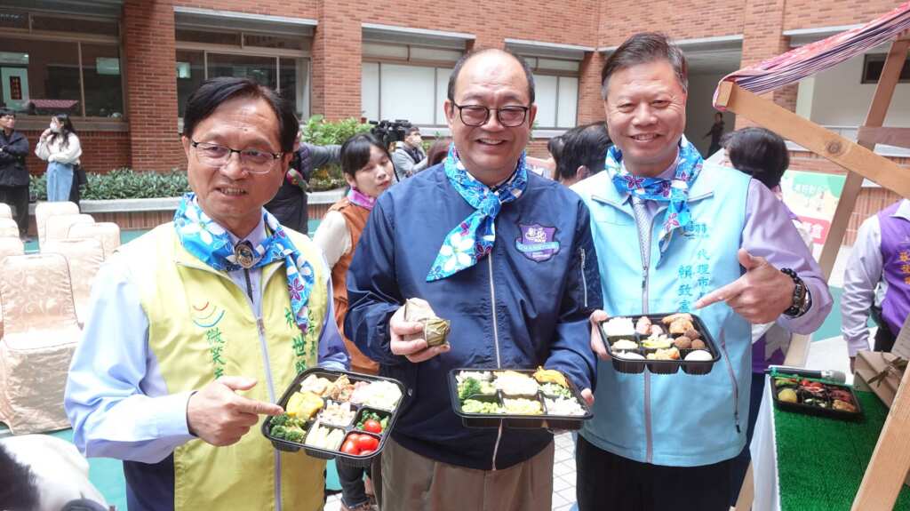 ▲今年推出「社區特色餐盒」，將在地產業與桐花祭結合，推廣在地特色餐盒，以行銷在地農產。（記者林明佑攝）