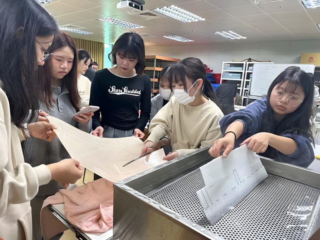 將STEAM融入輔具設計與實作,幫助學生思考與創意發想。(圖/中山醫大提供)