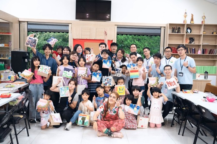 桃園青年局啟動志工隊招募 邀你一起創造公益影響力 71 圖2原鄉孩童手作藝術品 0 0