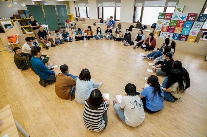 桃園青年局啟動志工隊招募 邀你一起創造公益影響力 72 圖6志工服務行前訓練及討論 0 0