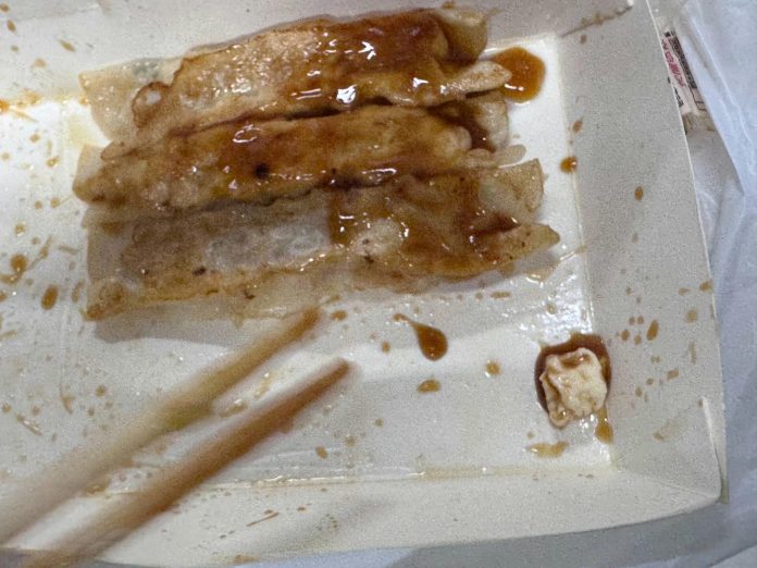 噁!鍋貼快吃完驚見咬過口香糖 店家竟硬拗「是雞肉」 60 487281139 17910730569098479 6098356014918605643 n1 rotated