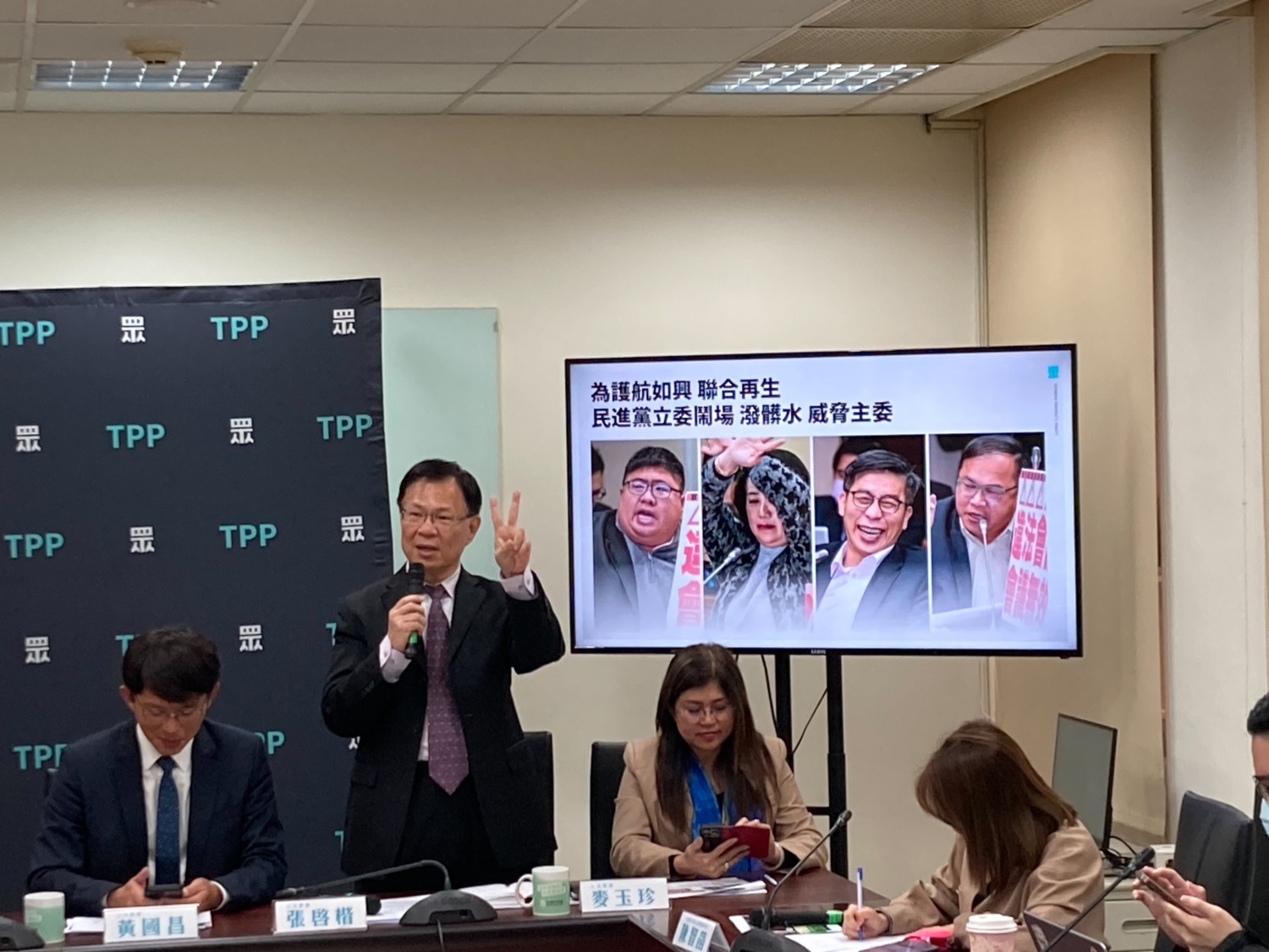 張啟楷指出,絕對多數的台灣人民都支持讓警消「工作有尊嚴,退休有保障」。(圖/張啟楷國會辦公室)