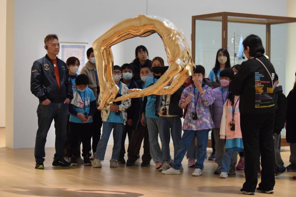 充滿夢想的兒童節禮物 游榮吉基金會帶偏鄉學童前進富邦美術館看畫展