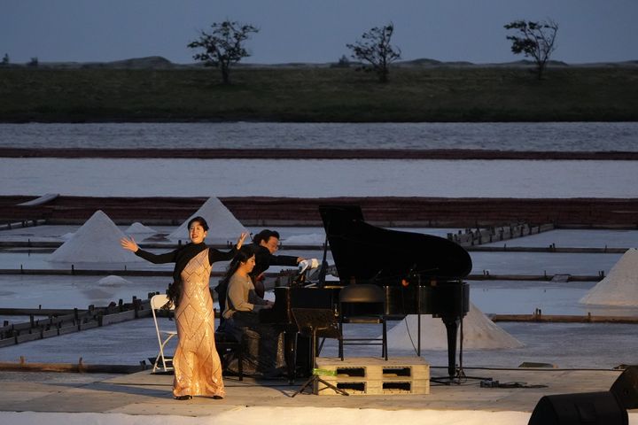 營造鹽業文化盛宴!張正傑大提琴奏響百年鹽田 全臺首場鹽田古典音樂會震撼登場