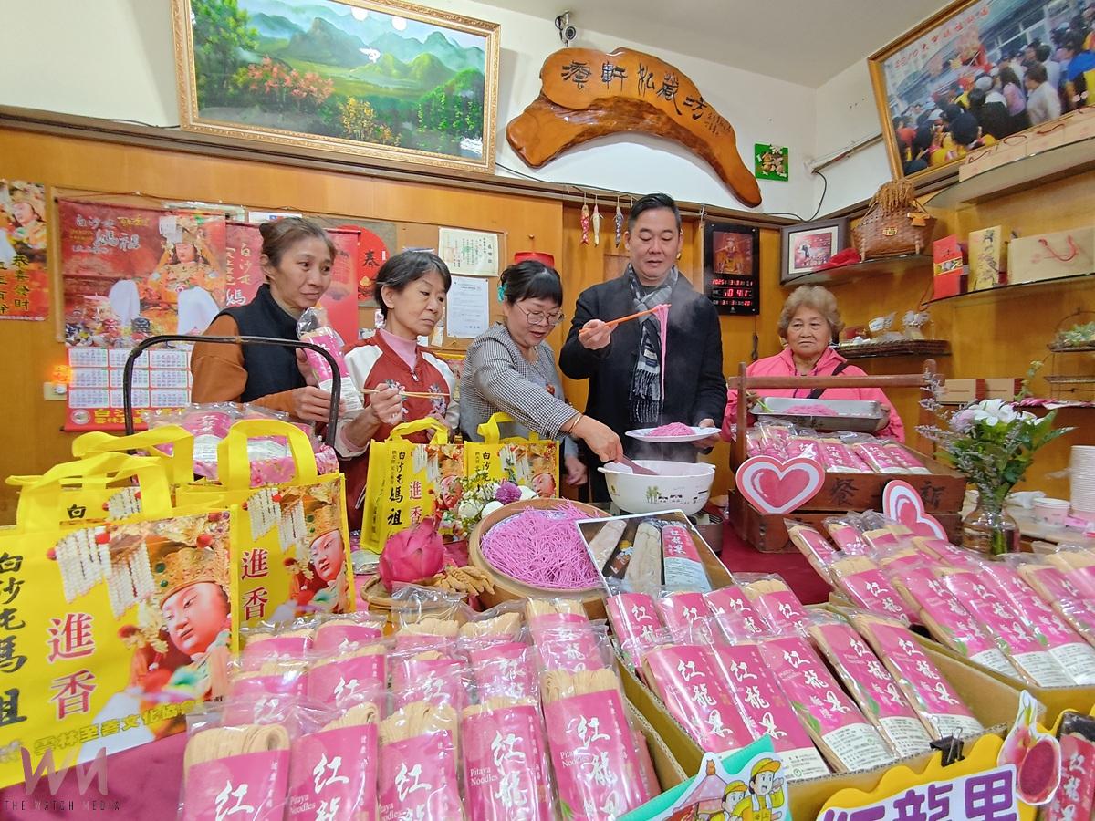 澐軒私藏坊贈白沙屯媽祖加持紅龍果麵線 傳遞健康與福氣予雲林家扶親子 - https://www.watchmedia01.com