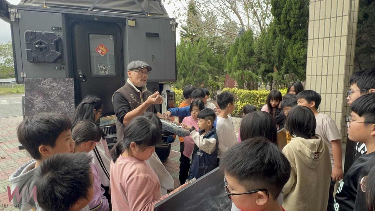 藝術走進校園!台西新興國小邀請藝術家現場作畫——「技」憶童顏 - https://www.watchmedia01.com